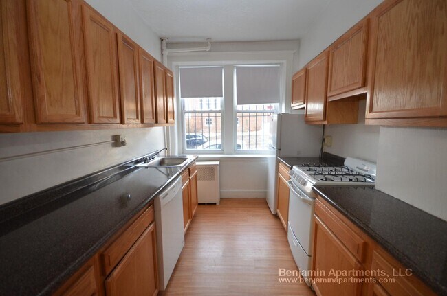 Building Photo - 1762 Commonwealth Ave Unit 3