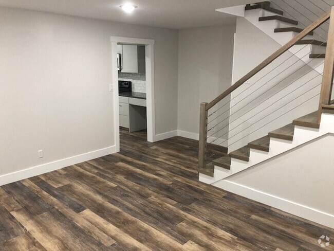 Building Photo - A Remodeled 2 Bedroom 1 Bath in Orem Rental