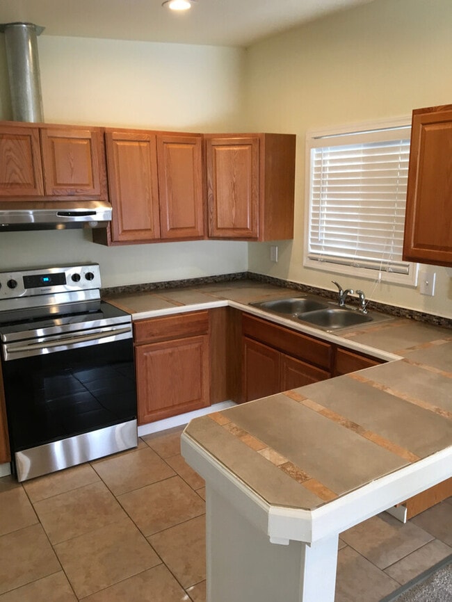 Photo - Spanaway 1bdr 1bath w/ off street park & short distance to Spanaway Lake