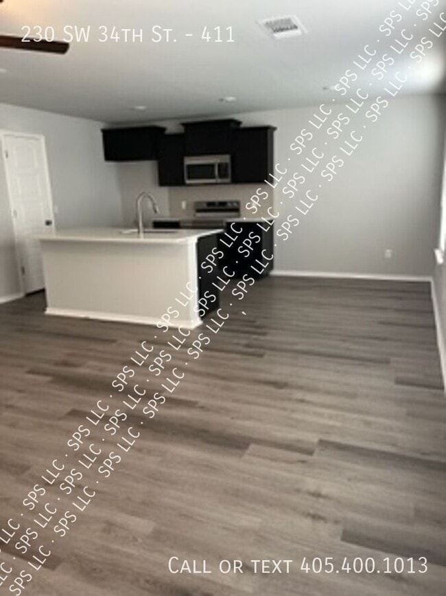 Photo - 230 SW 34th St