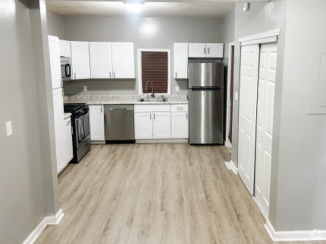 Building Photo - 811 Locust St Rental