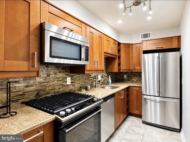 Photo - 3066 Pineview Ct NE