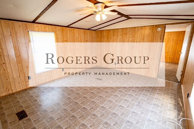 Photo - 385 Julian Smith Rd