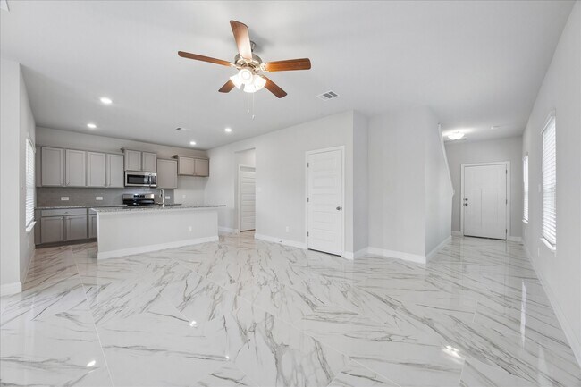 Photo - 10 Greenbriar Lp