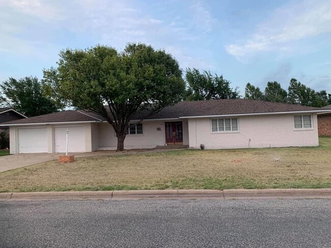 Photo - 2310 N Aspen Dr House