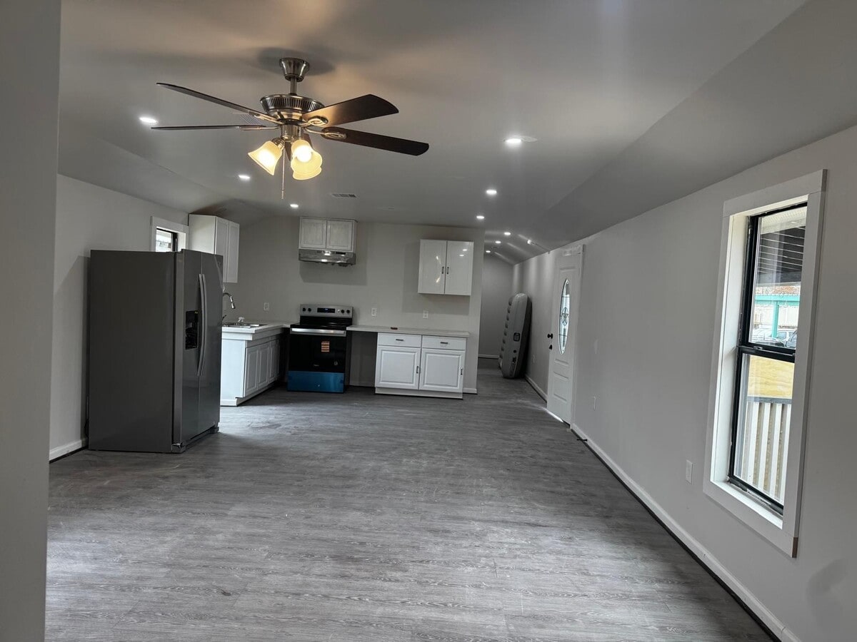 Photo - 627 CR-5102I