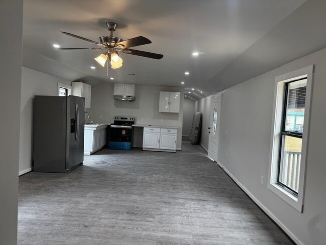 Building Photo - 627 CR-5102I