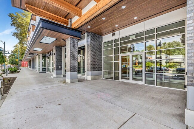 Photo - Bright Beautiful Corner Suite at Clyde – S... Unit 305