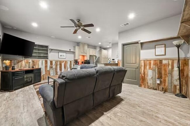 Photo - 3 Jesse James Dr