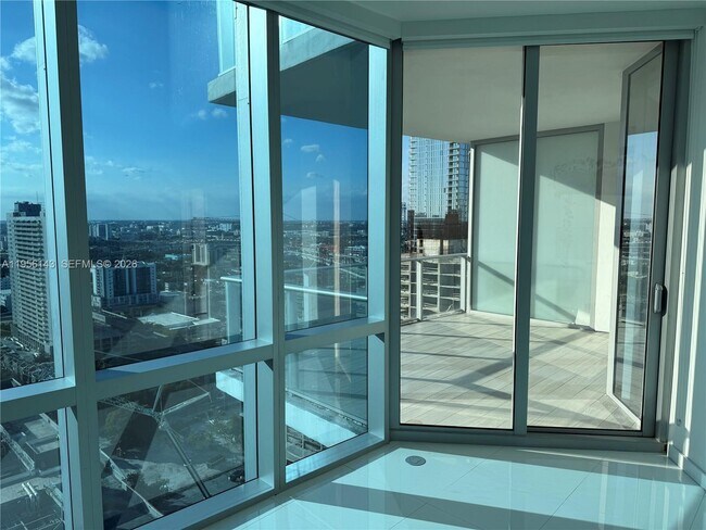 Photo - 851 NE 1st Ave Unidad 2406