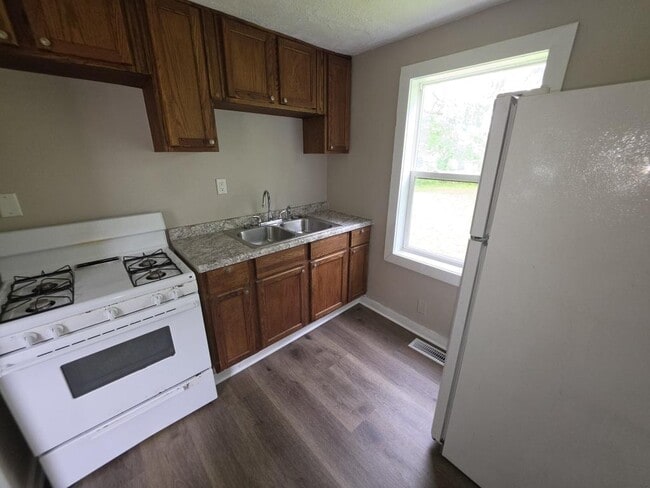 Photo - 1033 W Beale St