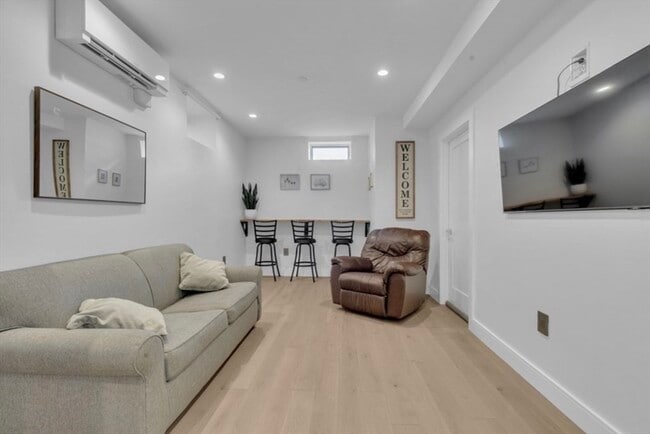 Photo - 708 E 6th St Unit 1