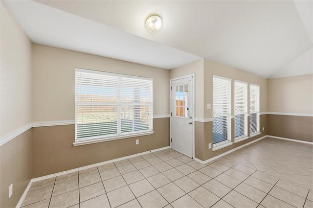 Photo - 421 Kingfisher Ln