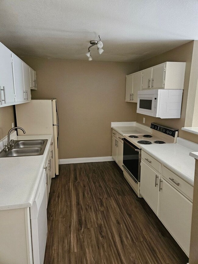 Photo - Mandalay Bay Apartments