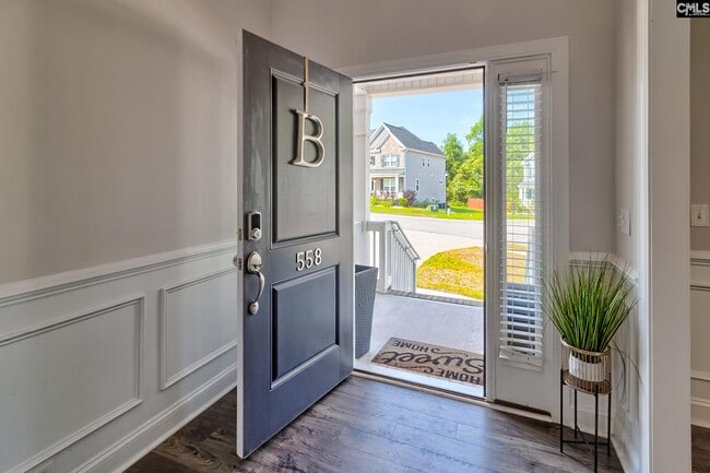 Photo - 558 Mahonia Rd