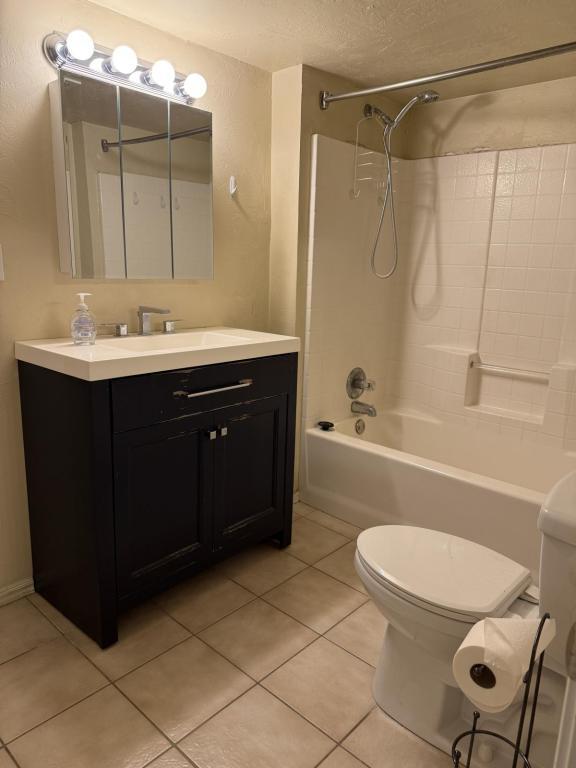 Photo - 424 N Oak St