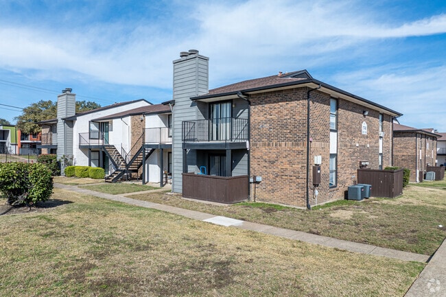 Photo - Pine Oaks Apartments