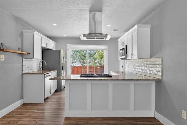 Photo - 2321 Lakehurst Dr