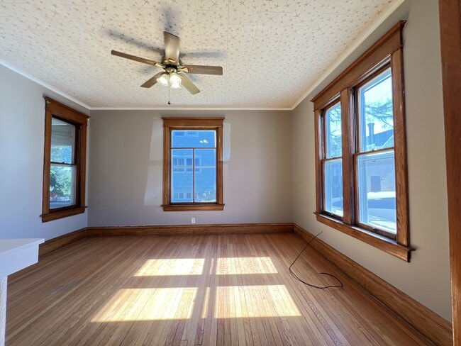 Photo - 451 W 16th St