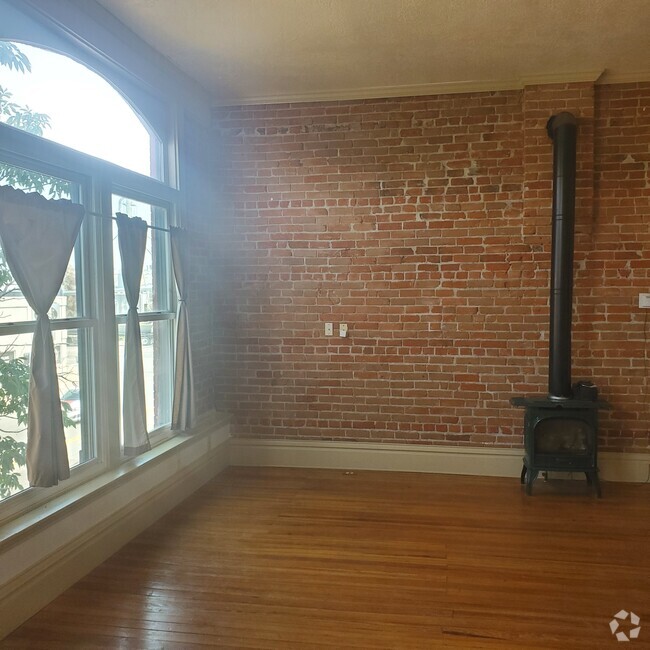 Building Photo - 216 1st St Unit B Rental