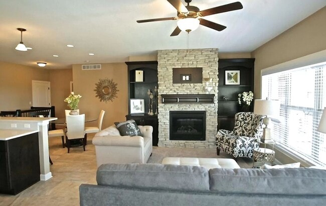 Centennial Pointe West