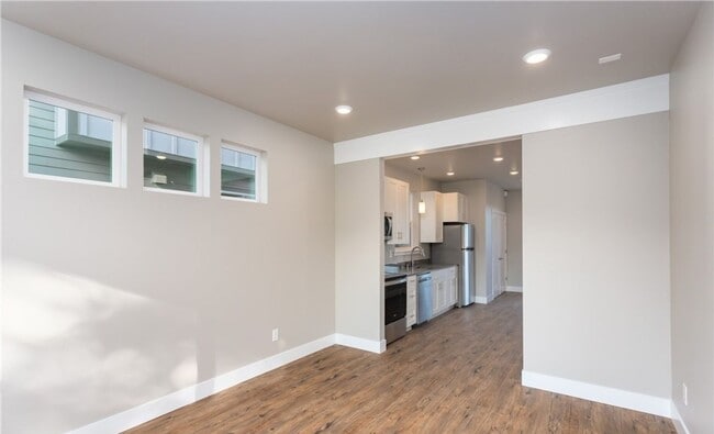 Photo - 1892 Front St Unit B