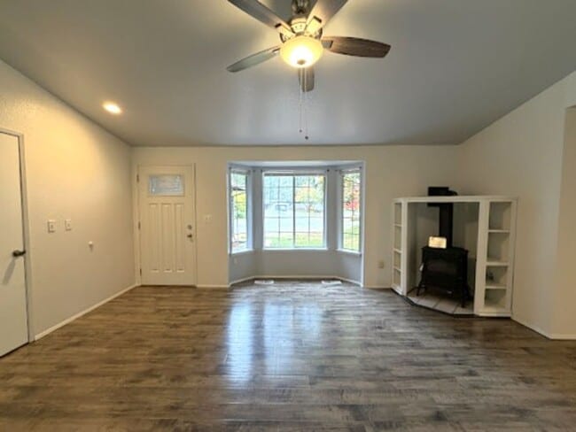 Photo - Spacious living with city access 3 bed 2 b...
