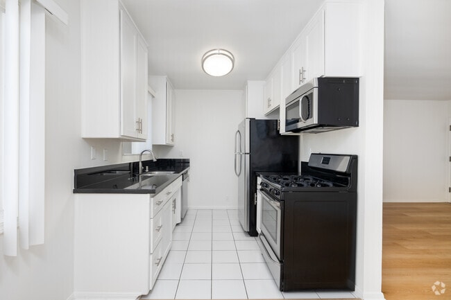 2BD, 1BA - 825SF - Ktichen