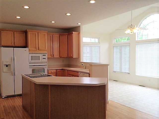 Photo - 111 Leather Leaf Ln