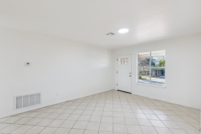 Photo - 1605 E Park Pl
