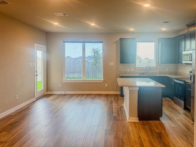 927 James Parker Cir