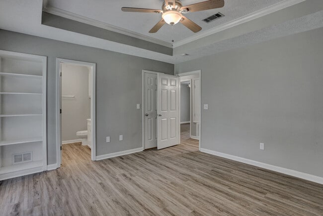 Photo - 211 Oak Brook Dr
