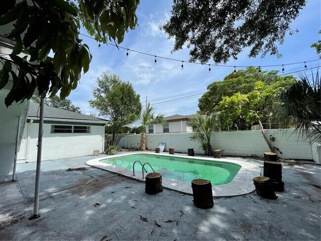 Photo - 1902 W Nassau St