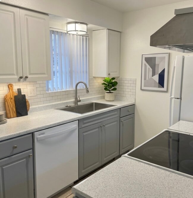Kitchen with pantry - Pinon Terrace