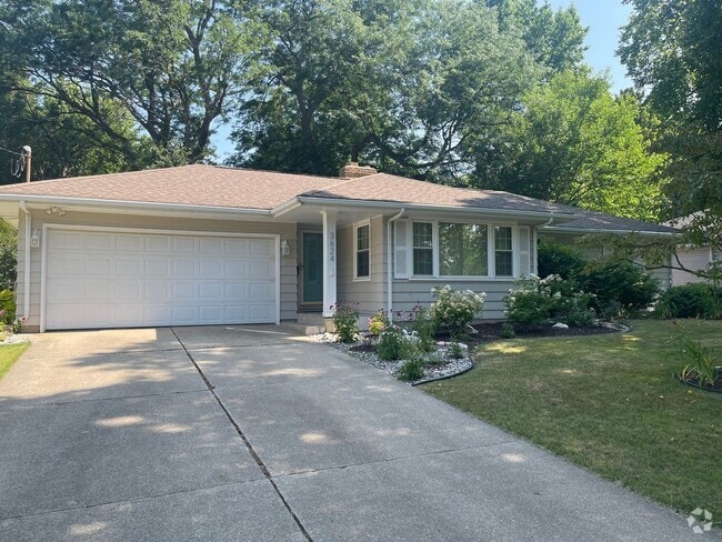 Building Photo - Three Bedroom Home in Kalamazoo