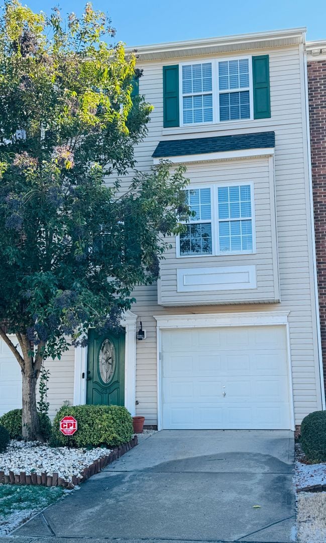Building Photo - Ready to show! Rental