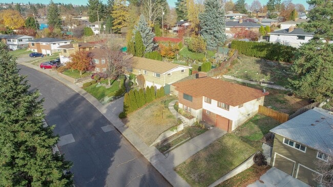 Photo - North Side Shadle Park 3 Bed 1.5 Bath Home with beautiful hardwood floors Full Basement