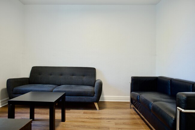 Building Photo - 1850 Rue Allard