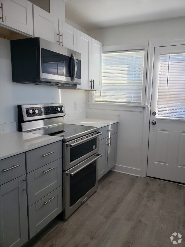 Building Photo - 3507 SW Webster St Unit B Rental