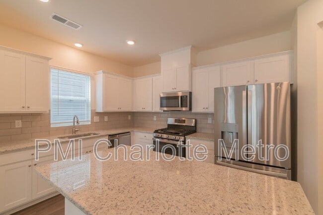 Photo - 7139 Bentz St