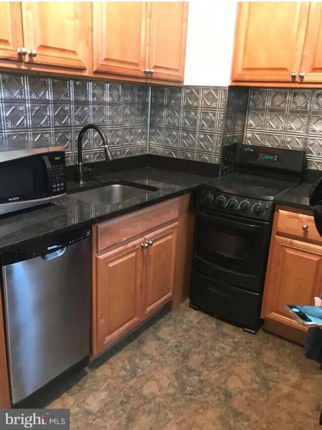 Oven and dishwasher - 1412 Light St Apartments Unit 3