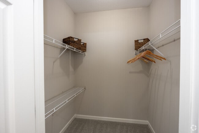 2BR, 2BA - 1,273SF - Closet