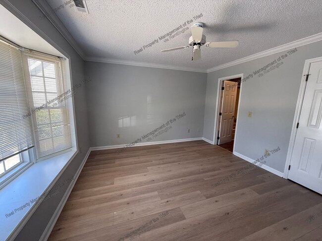 Photo - 127 Edgedale Ct