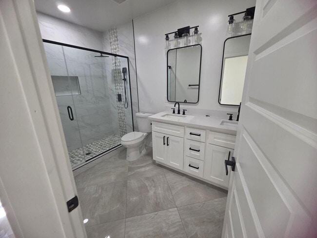 Photo - 13736 W Maryland Ave