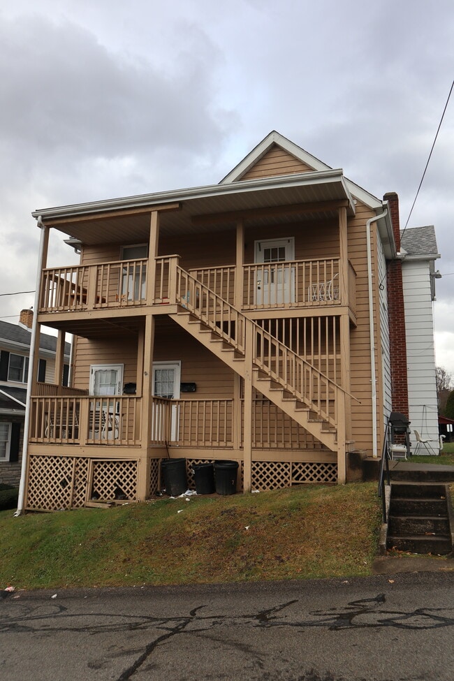 Building Photo - 622 High St Unit 2