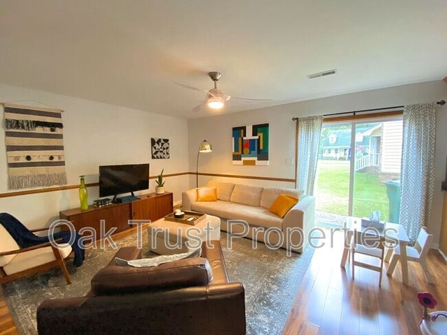 Photo - 303 Christiee Ct