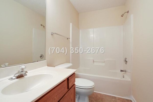 Beautiful townhouse 2 bed 1.5 bath in Monroe