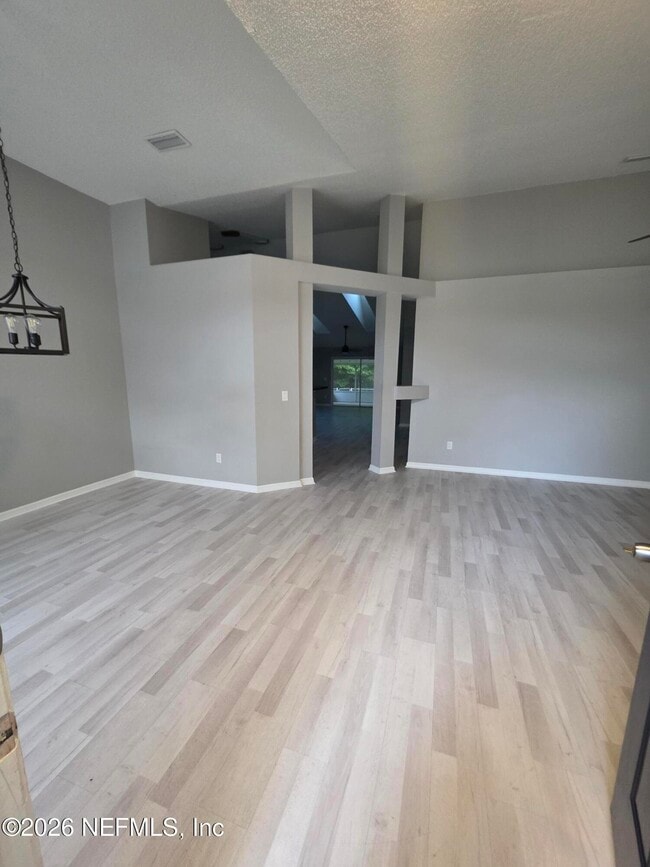 8219 Teaticket Dr
