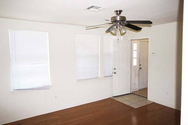 Photo - 8304 Palm St Unidad 8304