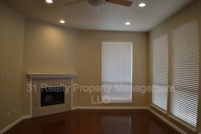 Photo - 1013 Clear Creek Dr